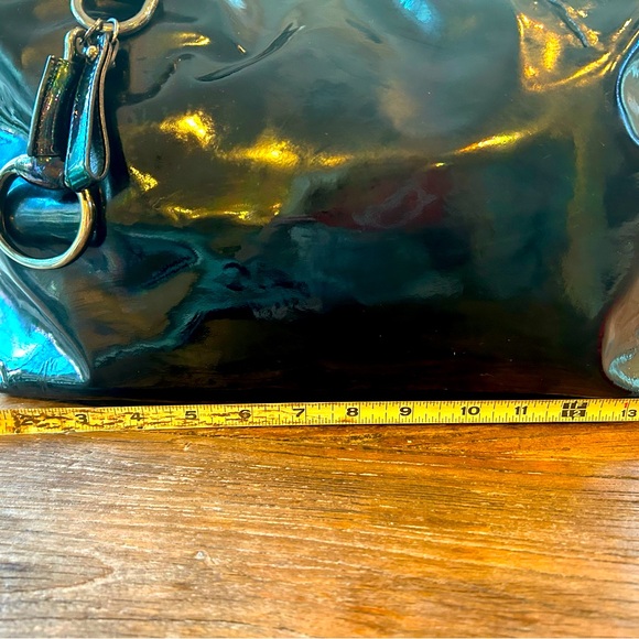 Gucci equestrian black patent leather shoulder back - Picture 5 of 12
